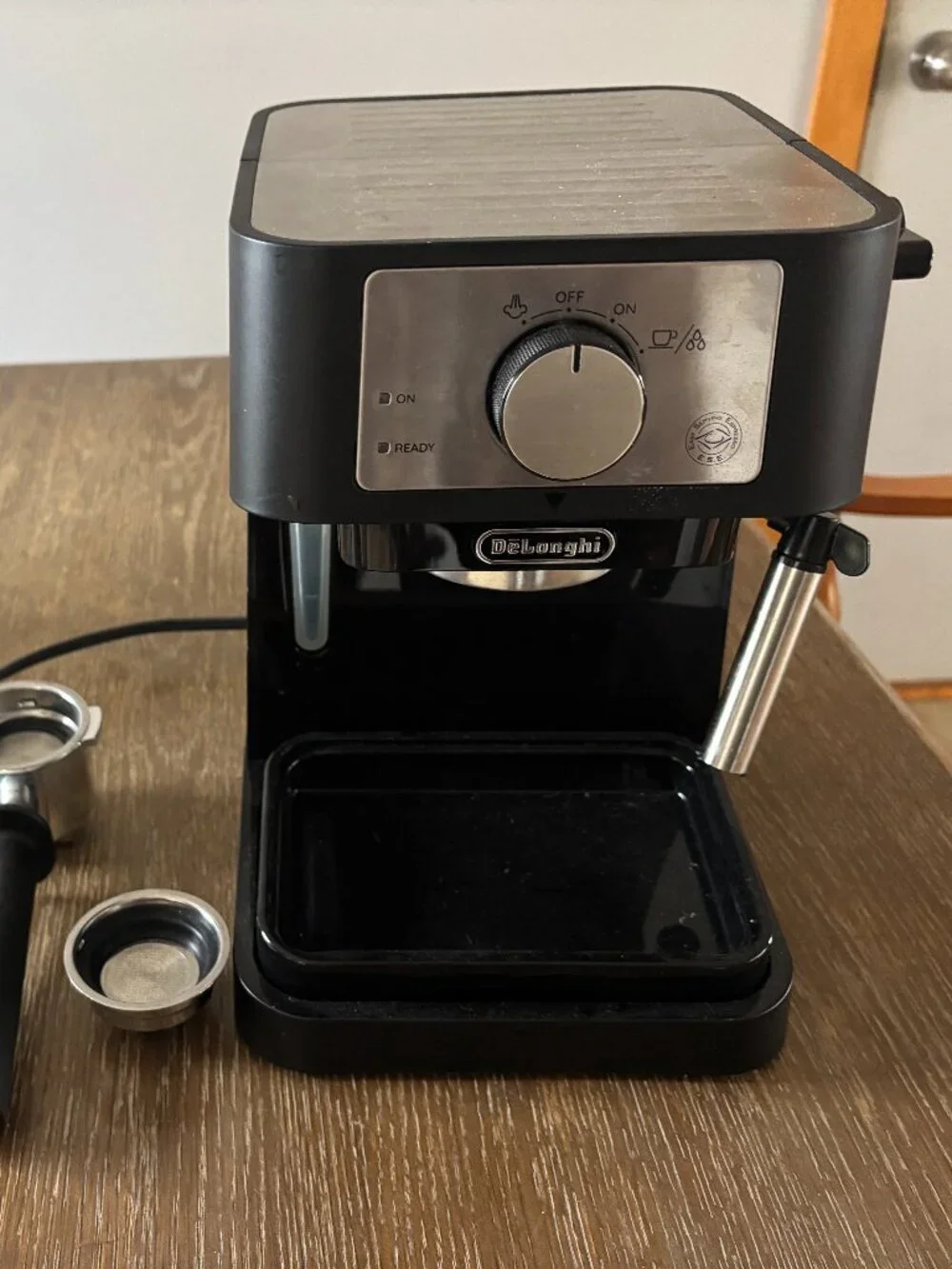 Delonghi Stilosa Espresso Machine EC260BK 15-Bar Pressure Frothing Wand